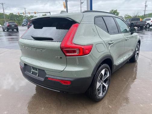2025 Volvo XC40 B5 Plus Dark Theme