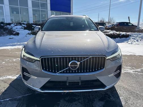 2023 Volvo XC60 B5 Plus Bright Theme
