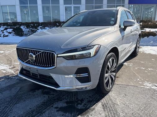 2023 Volvo XC60 B5 Plus Bright Theme