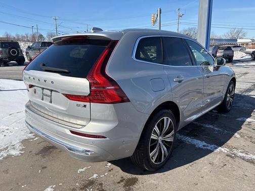 2023 Volvo XC60 B5 Plus Bright Theme