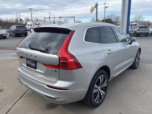 2023 Volvo XC60 B5 Plus Bright Theme