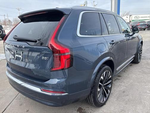2025 Volvo XC90 B5 Plus 7-Seater