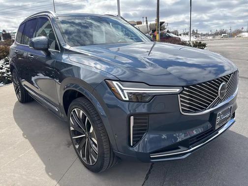 2025 Volvo XC90 B5 Plus 7-Seater