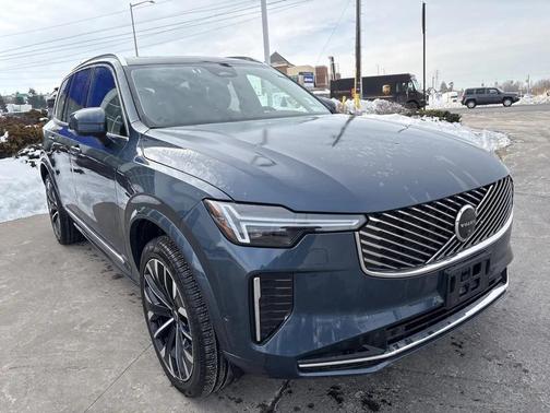 2025 Volvo XC90 B5 Plus 7-Seater