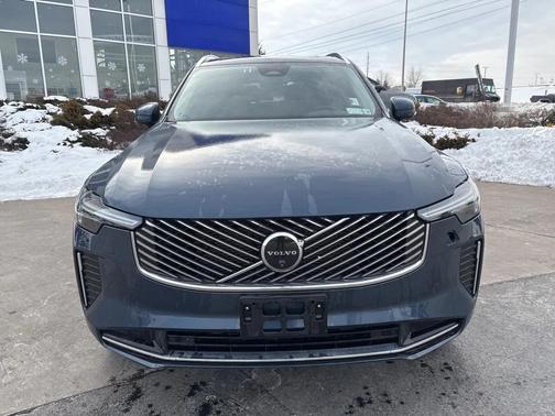 2025 Volvo XC90 B5 Plus 7-Seater