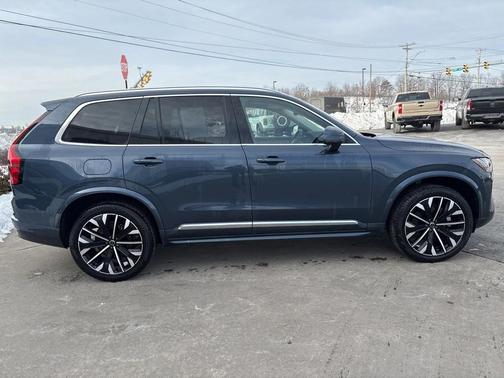 2025 Volvo XC90 B5 Plus 7-Seater