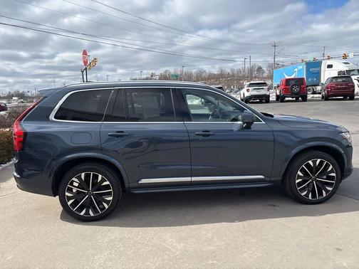 2025 Volvo XC90 B5 Plus 7-Seater