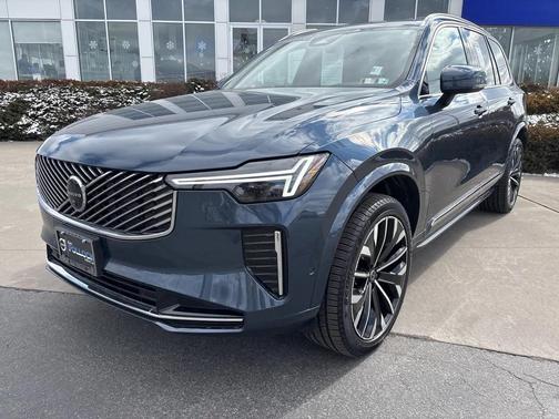 2025 Volvo XC90 B5 Plus 7-Seater