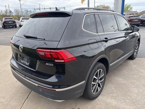 Deep Black 2020 Volkswagen Tiguan 2.0T SE
