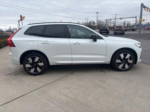 2025 Volvo XC60 Plug-In Hybrid T8 Plus