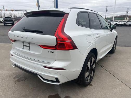 2025 Volvo XC60 Plug-In Hybrid T8 Plus