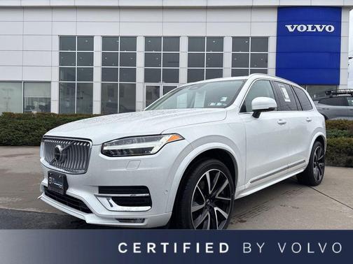 Crystal White Metallic 2023 Volvo XC90 B5 Plus