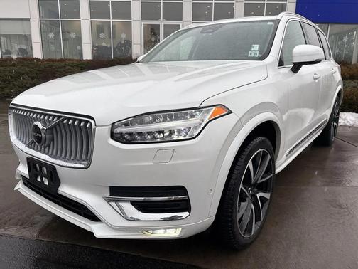 2023 Volvo XC90 B5 Plus