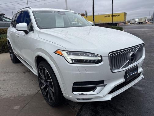 Crystal White Metallic 2023 Volvo XC90 B5 Plus