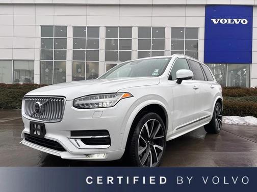 2023 Volvo XC90 B5 Plus