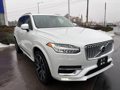 2023 Volvo XC90 B5 Plus