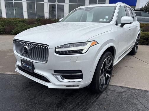 Crystal White Metallic 2023 Volvo XC90 B5 Plus