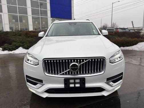 2023 Volvo XC90 B5 Plus