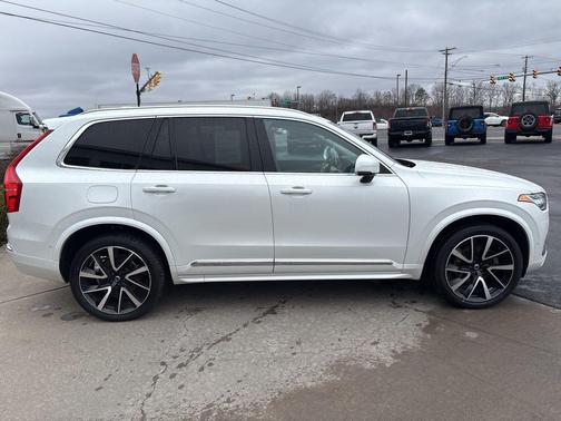 Crystal White Metallic 2023 Volvo XC90 B5 Plus