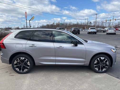 Aurora Silver 2026 Volvo XC60 B5 Plus