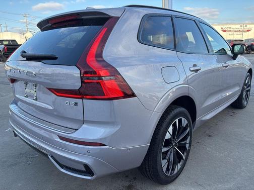 2026 Volvo XC60 B5 Plus