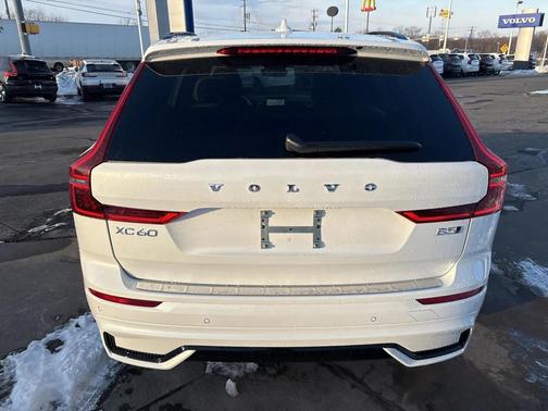 2026 Volvo XC60 B5 Plus