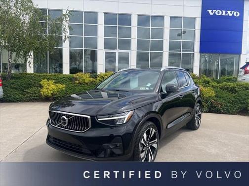 2023 Volvo XC40 B5 Plus Bright Theme
