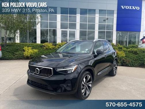 2023 Volvo XC40 B5 Plus Bright Theme