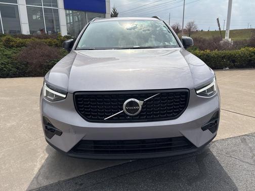 Aurora Silver 2026 Volvo XC40 Plus, B5 AWD Gas (mild hybrid), Dark