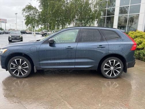 2023 Volvo XC60 Recharge Plug-In Hybrid T8 Plus Dark Theme