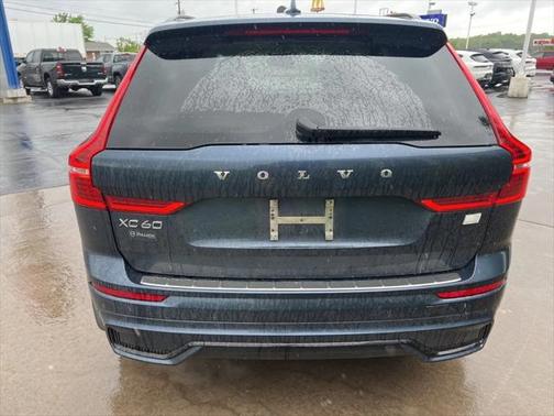 2023 Volvo XC60 Recharge Plug-In Hybrid T8 Plus Dark Theme