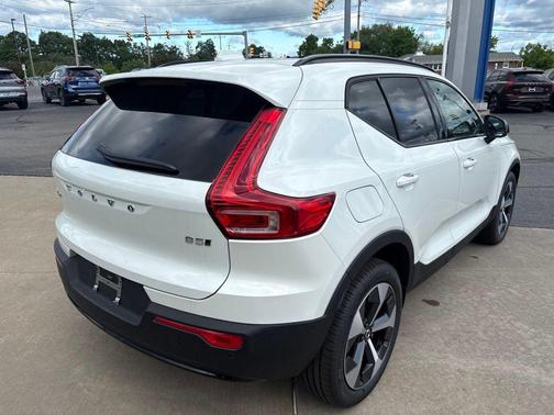 Crystal White 2026 Volvo XC40 Plus, B5 AWD Gas (mild hybrid), Dark