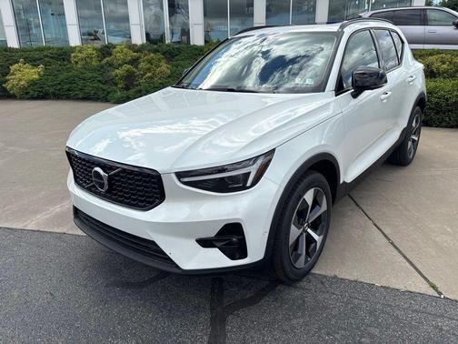 Crystal White 2026 Volvo XC40 Plus, B5 AWD Gas (mild hybrid), Dark