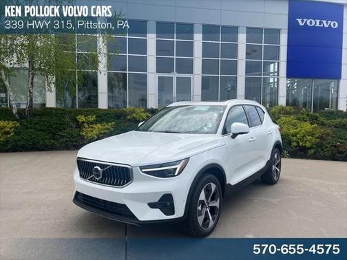 2025 Volvo XC40 B5 Plus Bright Theme