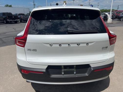 2025 Volvo XC40 B5 Plus Bright Theme