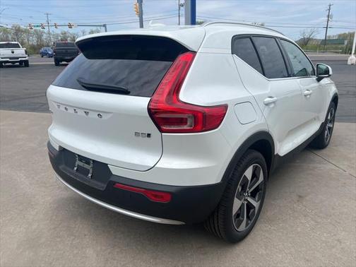 2025 Volvo XC40 B5 Plus Bright Theme