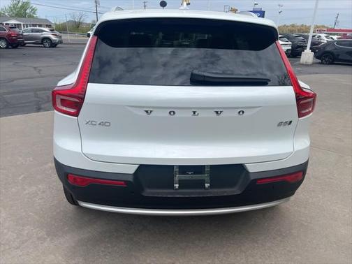 2025 Volvo XC40 B5 Plus Bright Theme