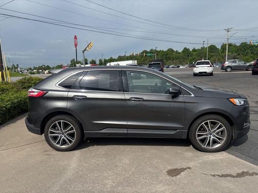 MAGNETIC METALLIC 2019 Ford Edge Titanium
