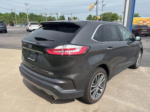 MAGNETIC METALLIC 2019 Ford Edge Titanium