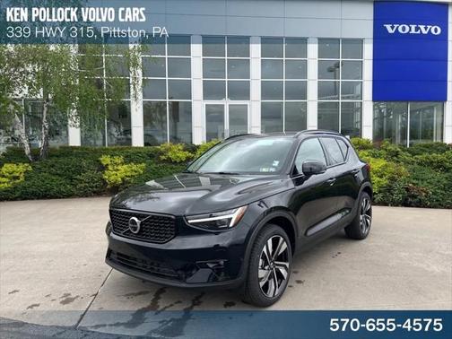 2025 Volvo XC40 B5 Ultra Dark Theme