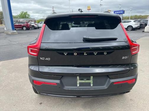 2025 Volvo XC40 B5 Ultra Dark Theme