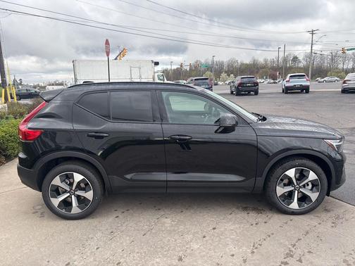 Onyx Black 2026 Volvo XC40 Plus, B5 AWD Gas (mild hybrid), Dark