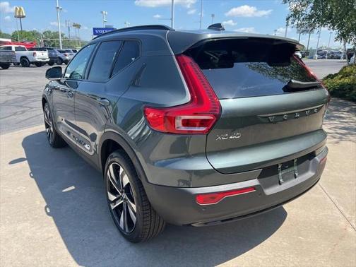 2026 Volvo XC40 B5 Ultra Dark Theme