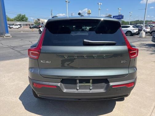 2026 Volvo XC40 B5 Ultra Dark Theme