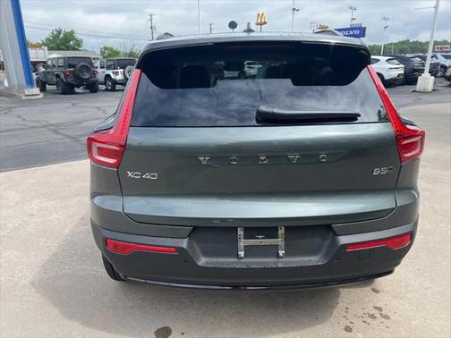 2026 Volvo XC40 B5 Ultra Dark Theme