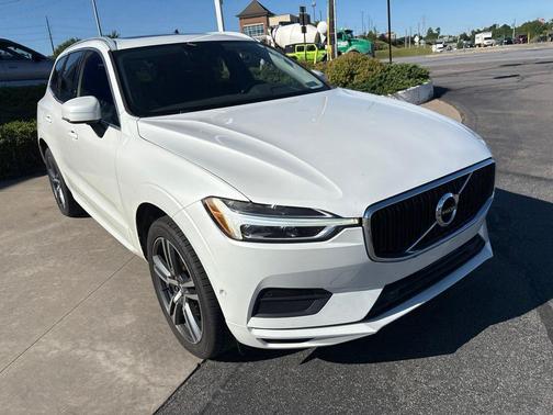 Crystal White Pearl 2019 Volvo XC60 T5 Momentum
