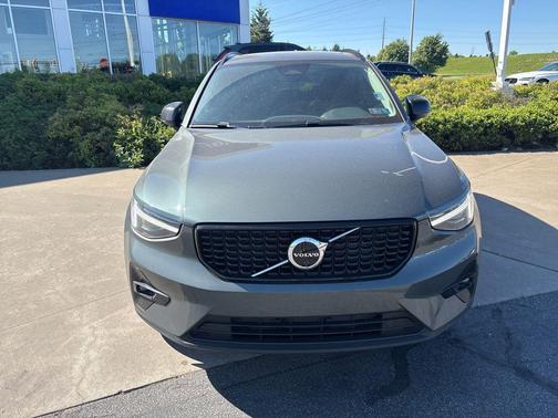 Forest Lake 2026 Volvo XC40 Ultra, B5 AWD Gas (mild hybrid), Dark