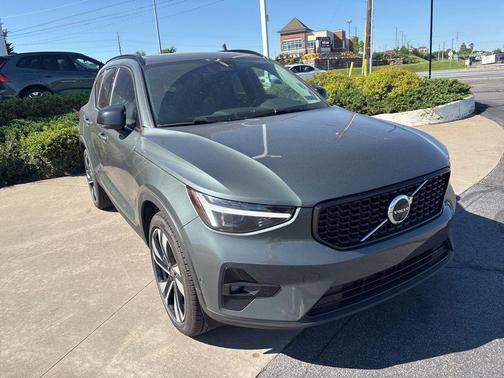 Forest Lake 2026 Volvo XC40 Ultra, B5 AWD Gas (mild hybrid), Dark