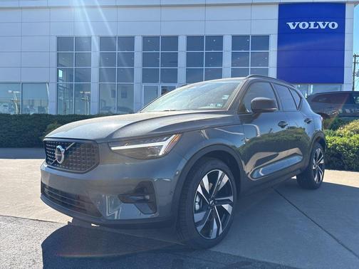 Forest Lake 2026 Volvo XC40 Ultra, B5 AWD Gas (mild hybrid), Dark