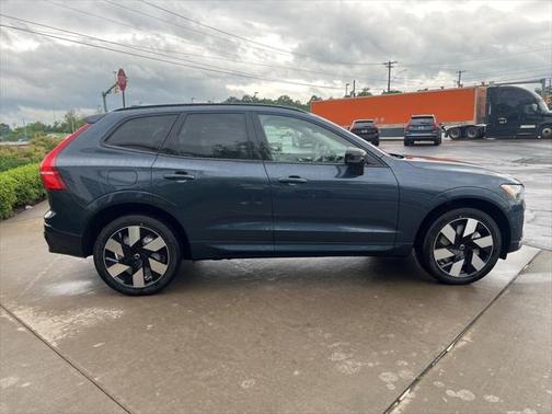 2025 Volvo XC60 Plug-In Hybrid T8 Plus